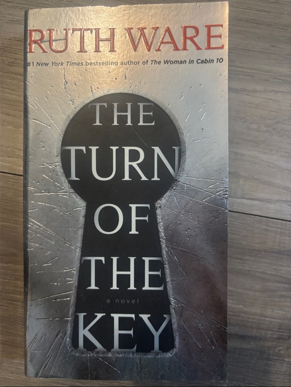 Ruth Ware – The Turn of the Key (Silver & Black Cover)